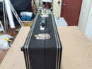 Hard Case Pedal de Guitarra Preto Linho com Pelúcia Roxa
