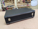 Hard Case Pedal de Guitarra Preto Linho com Pelúcia Roxa