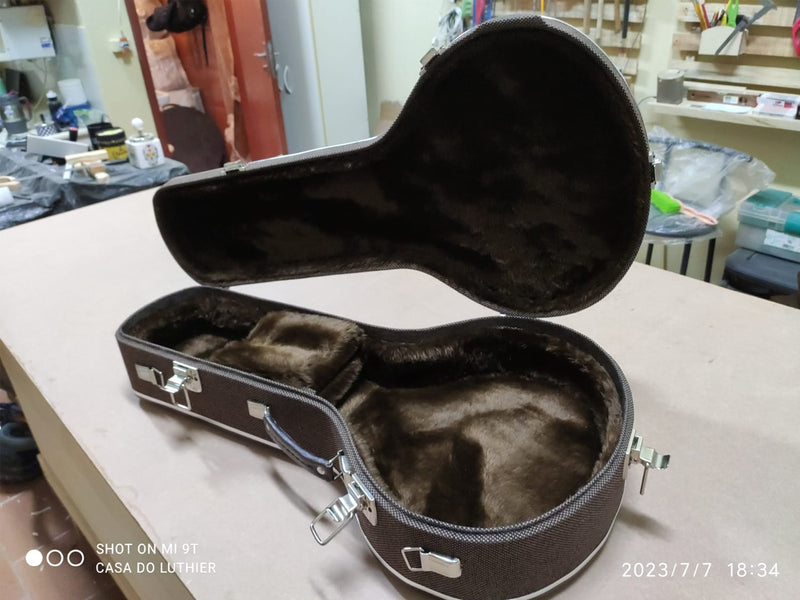 Case Bandolim Marrom Linho Café com Pelúcia Marrom Café