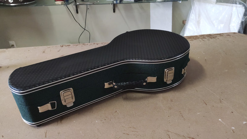 Case Banjo Bi-Color Preto 3D com Pelúcia Verde Escuro