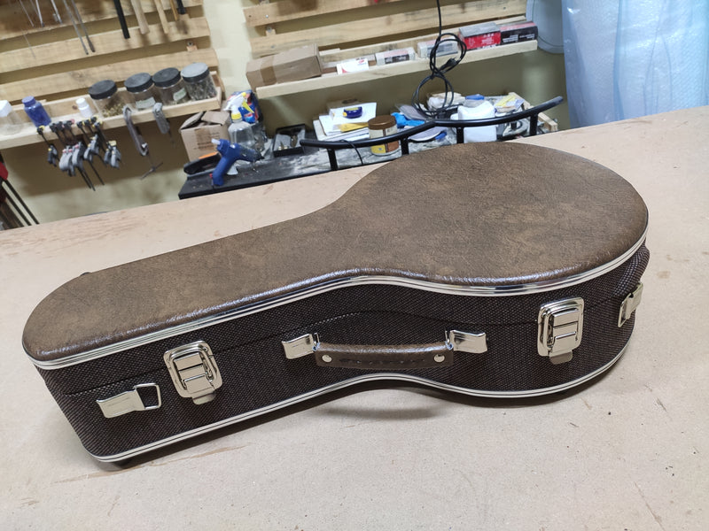 Case Banjo Marrom Liso Envelhecido com Pelúcia Marrom