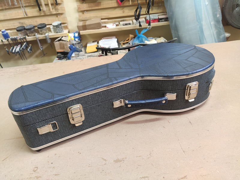 Case Banjo Azul Costurado com Pelúcia Caramelo