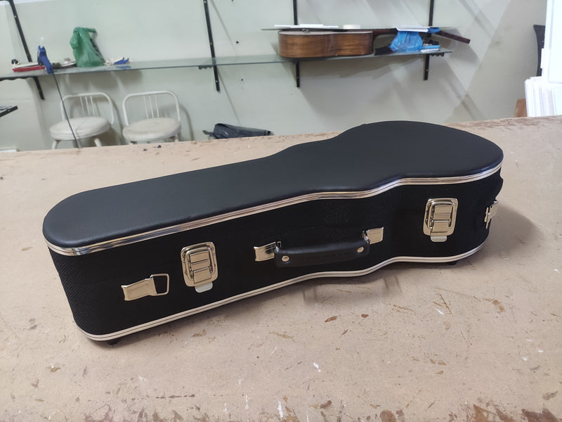 Case de Cavaco Preto Bolinha com Pelúcia Azul