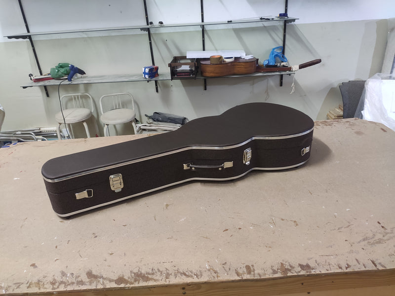 Case Violão 6 e 7 cordas Marrom Linho com Pelúcia Vermelha